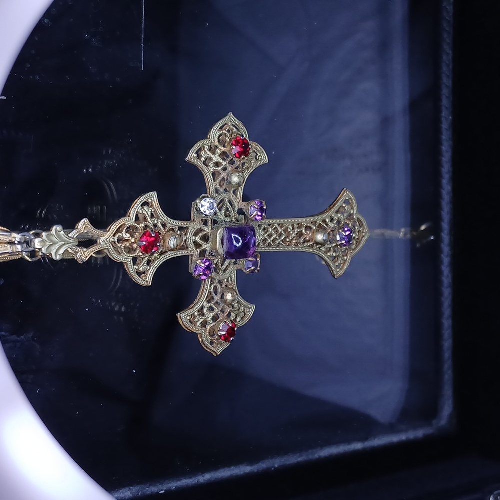 Filigree Goldtone Jeweled Cross VTG Bar Chain